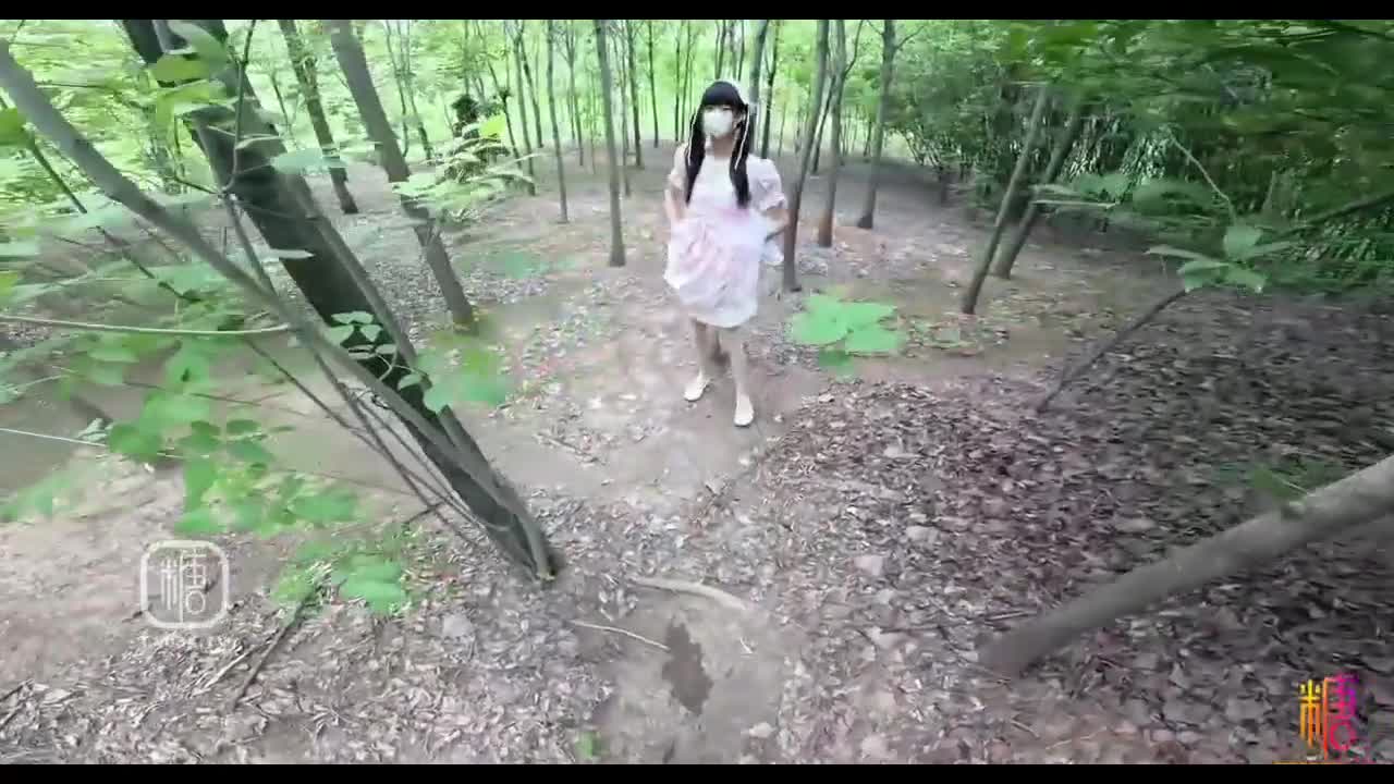 #糖心软软兔 【洛丽塔萌妹】没想到妹妹这么骚，可爱洛丽塔妹妹半夜口爱饥渴榨精，被内射后深喉口爆，精液射满骚嘴流出标签： #口交 #内射 #流出 #洛丽塔 #口爆 #可爱