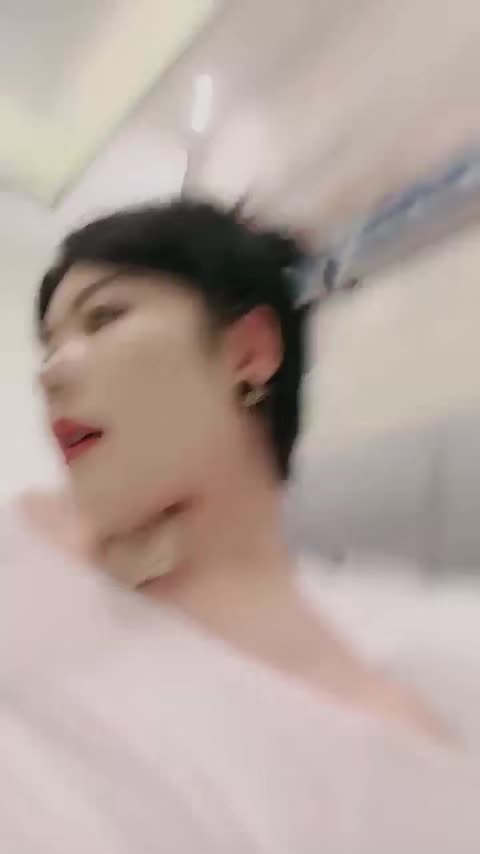 #姐妹花  #母狗 #反差 极品反差姐妹花 为了讨好金主喜欢 像个母狗一样卖弄风骚 展示身材 看着就让人想艹