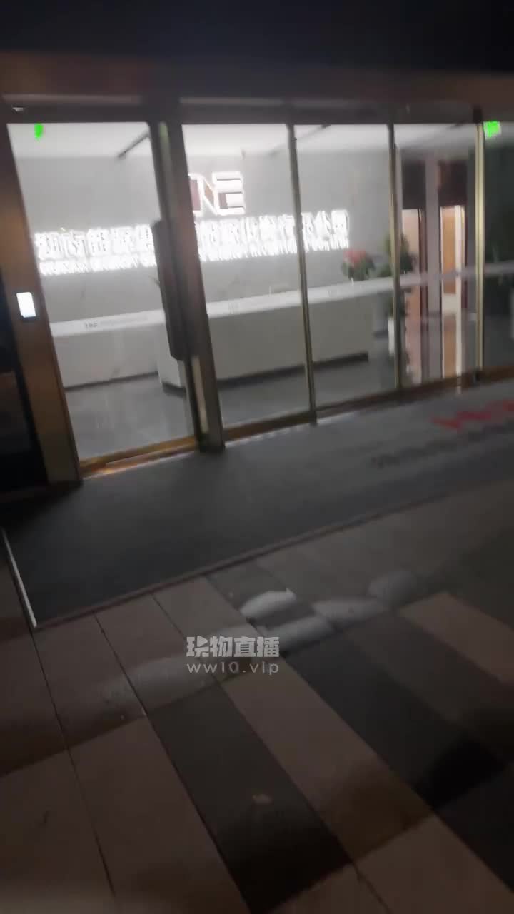 www.98T.la@狗哥TJ：长沙170汗脚白丝助理女神原味汗脚味道真他妈重170顶级白丝大长美腿狂舔白丝美腿踢蛋臭脚折磨窒息乳胶手套窒息说做任务基本直接答应很爽快的素人直接开发美臂坐脸高跟踩鸡