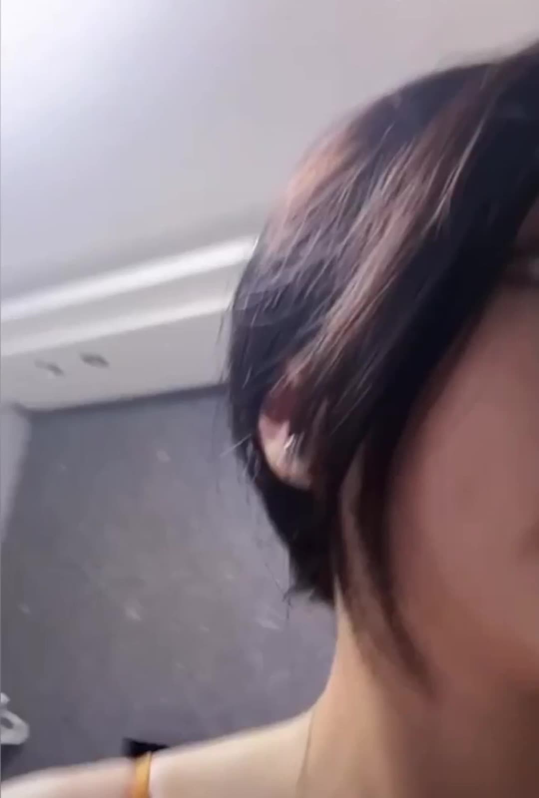 抖音【浠雨 同学】极品巨乳御姐不雅自拍泄密一对天然巨乳看起来十分震撼，#重庆高端小姐 #浠雨同学 #影巢精选 #黑料