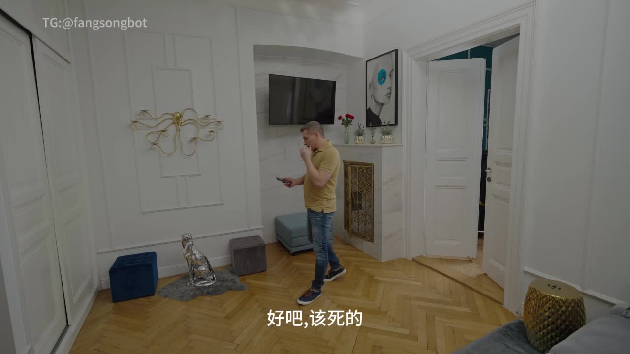 #捷克 #夫前犯 #牛头人 #为爱献身这尼玛披萨店送错了披萨 叼毛怪罪外卖小哥，说要举报他 让他失去工作。小哥没办法为了平息叼毛的怒气只好叫来女朋友过来给他打扫卫生并且重新给他做一份。没想到叼毛看女朋友长的漂亮就直接威胁。不然还得举报。女朋友为了男朋友 只好满足叼毛的心愿为爱献身了。