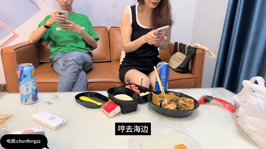 #瘦猴探花 #内射 #约炮 #美甲店老板娘想让小少妇吞精估计暂时是没着落了，这不又把小少妇忽悠了过来一顿调情最后内射了。还来了一个特写。。