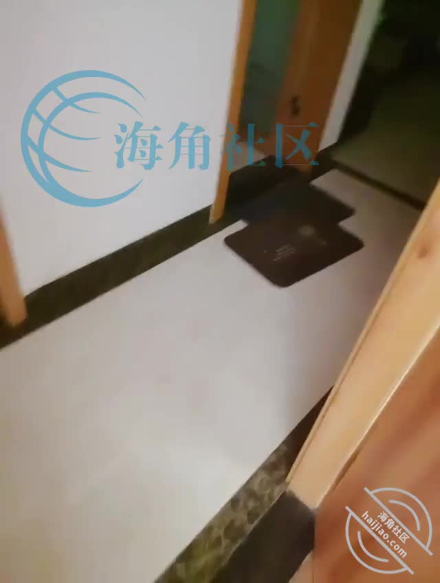 18 如愿以偿！抱着老妈试探，随着反抗越来越弱终于滑进老妈湿热的阴道！[单亲追母阿枫]@YYWY88