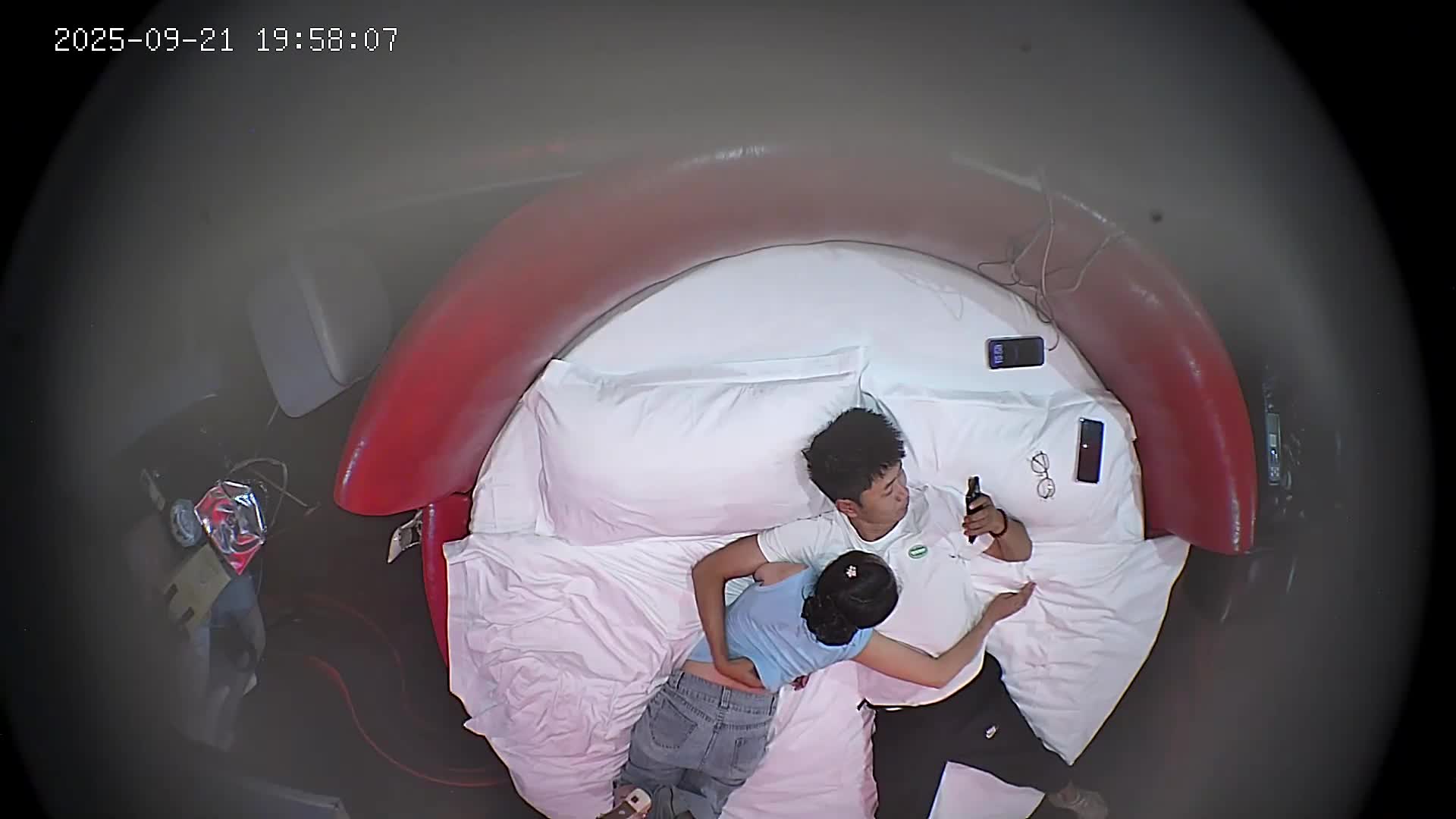 2048.vip-9-21流出酒店高清偷拍 小哥下班约会女友开房小哥虽猛怎奈女友性欲强干了一个多小时还不满足休息一会继续干