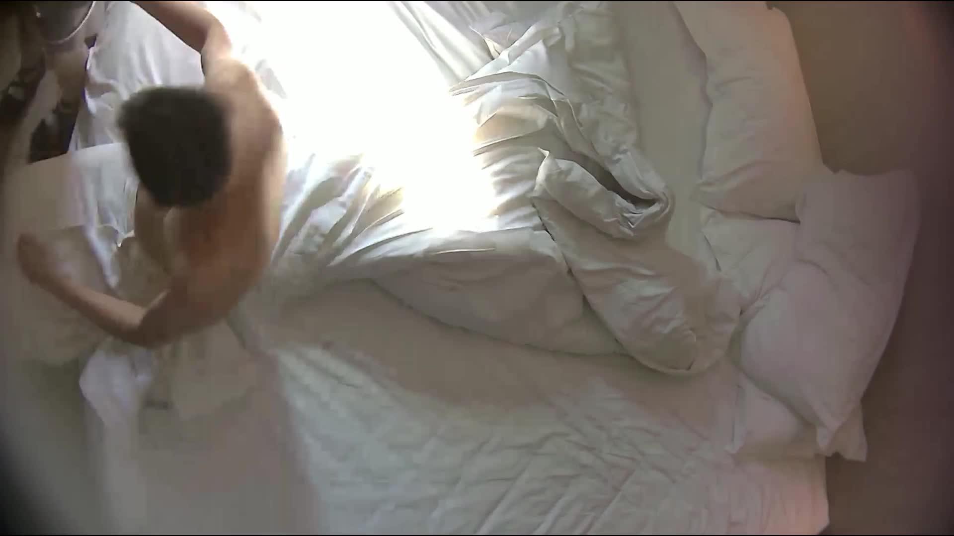 2048.vip-酒店近视角高清偷拍 社会大哥泡个年轻学妹各种姿势操了她两个小时200块钱打发她以后被人欺负找他摆平