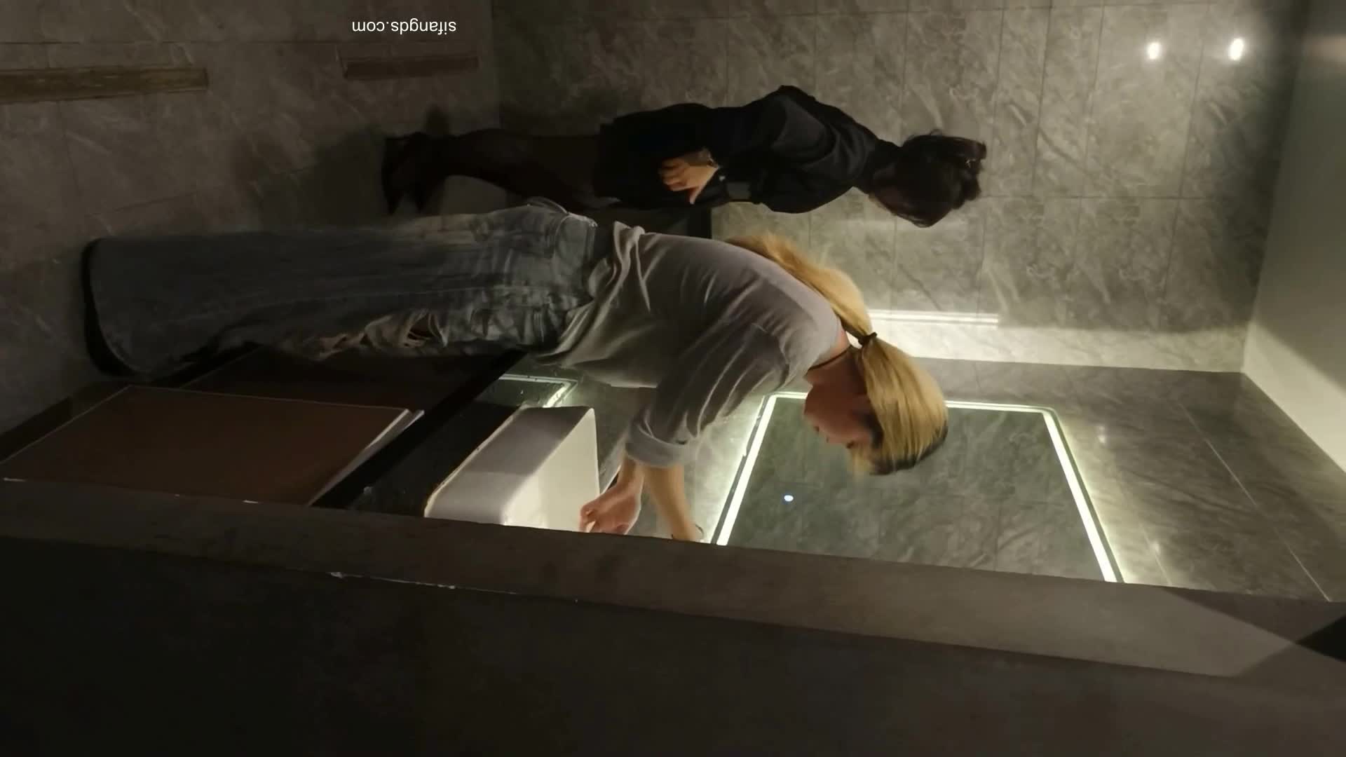 2048.vip-九月新流出 厕拍大神潜入夜总会女厕偷拍小姐尿尿双杀一对极品闺蜜