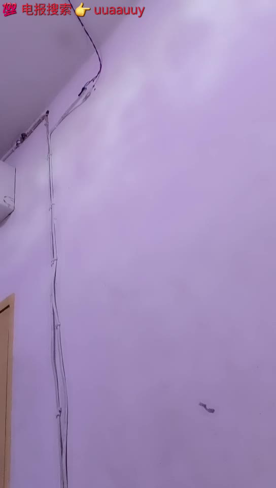 【四川少妇直播挤奶】 四川骚货少妇生完孩子不照顾却直播露出挤奶，乳汁喷射自慰骚逼，果然四川骚货多啊超淫荡！#孕妇 #直播 #挤奶 #骚货