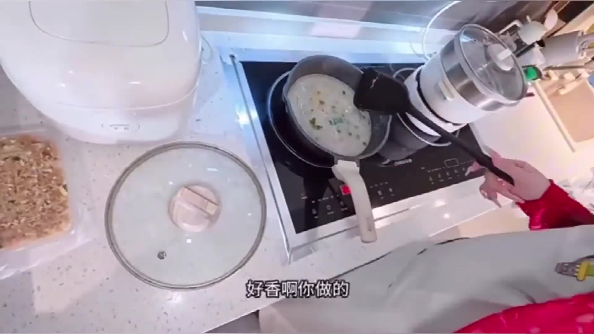 2048.vip-国庆淫乱丈母娘 老婆和闺蜜出去游山玩水来她家给岳父戴上了绿帽把丈母娘按在地上当成狗一样操无水印版