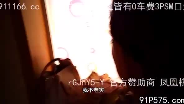 #熟女 #人妻 #偷情 #实拍40岁丰满良家，竟然背着老公和小伙子出租屋偷腥，看似正经的女人，私下最是骚浪。全程怼脸拍，边干边掰穴欣赏，小穴粉嫩水大，肉肉的操起来很爽，就是耐操，根本干不行。操个B，屁话是真多，全程不停，还叫不叫床了。