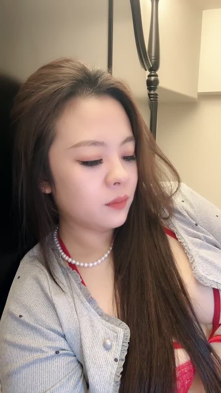 #熟女直播 #思思姐姐吖 #巨乳小坦克来袭，肉感丰满少妇，肥臀骚奶，全裸自慰秀
