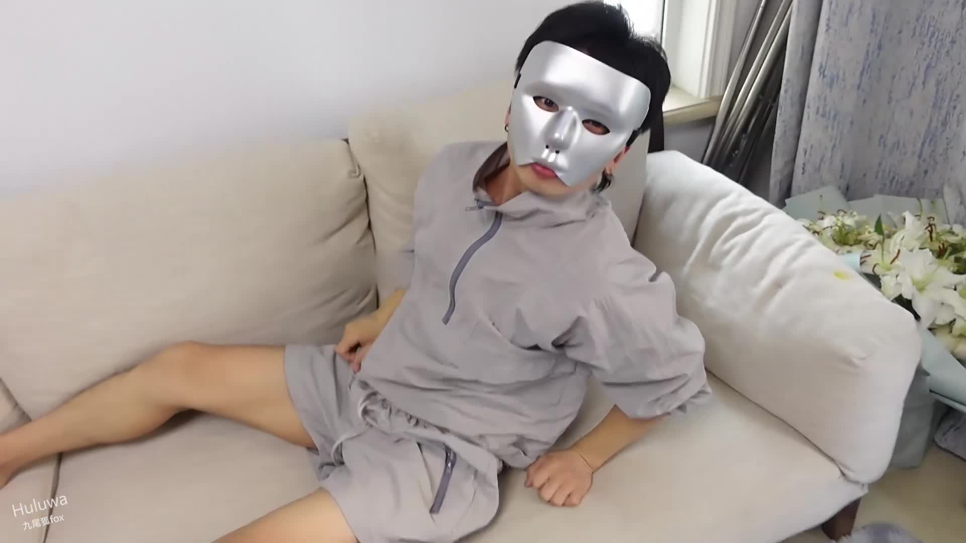 【极品乱伦】男子对丝袜后妈的捆绑调教
