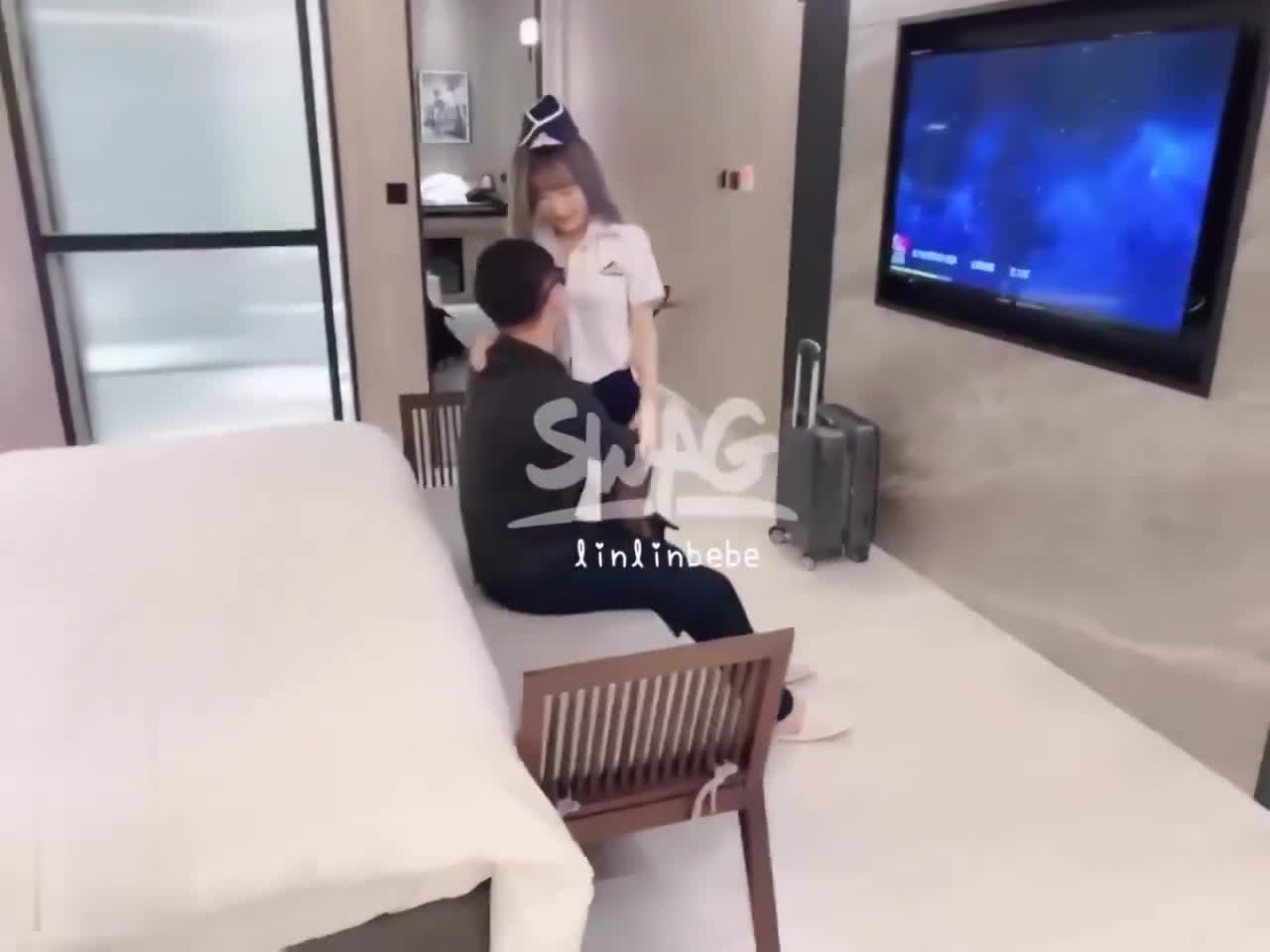 SWAG弥豆子_剧情网美空姐艳遇已婚男_老婆电话查岗_舌吻舔穴丝袜任你扯破插入