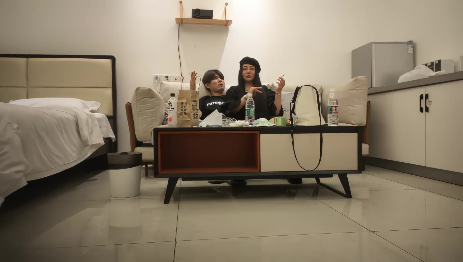 【探花精选】长腿风骚尤物，全方位玩弄操逼，给你想看的所有爆菊肛交