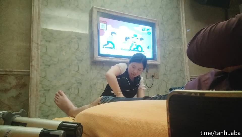 #小马寻欢 攻略女技师，按摩调调情，半套服务乳推舔背，69姿势互舔，猛插嘴最后口爆欧美剧场