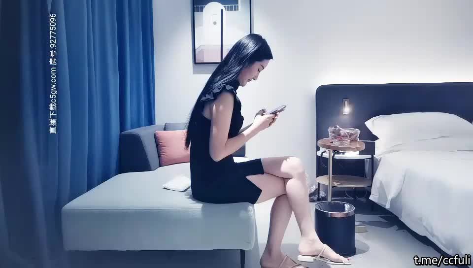 黑衣苗条妹子，按着头口交舔弄互摸大力猛操，呻吟娇喘快速抽插搞出血消息提取器