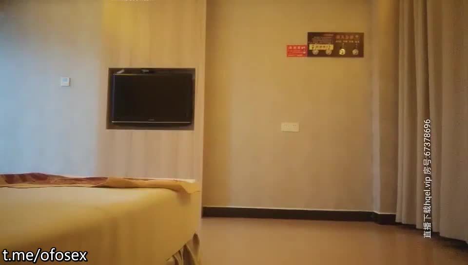 酒店精挑细选漂亮小骚货，丝袜艳舞调情手段一流爆菊肛交