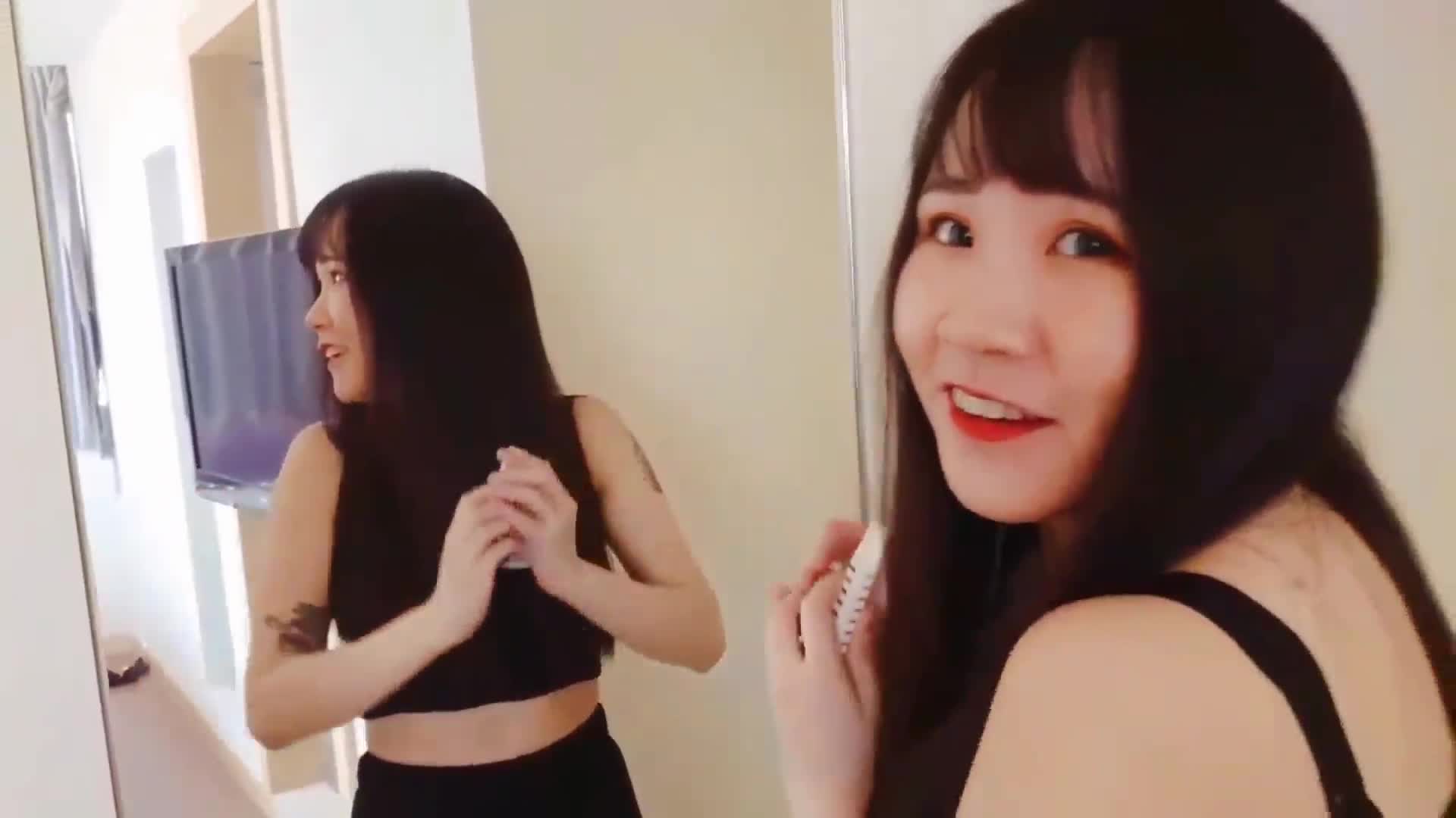 【#糖心探花】景观酒店重金约啪清纯学妹是个微坦好在够嫩含泪插入解锁各种姿势和表情消息提取器