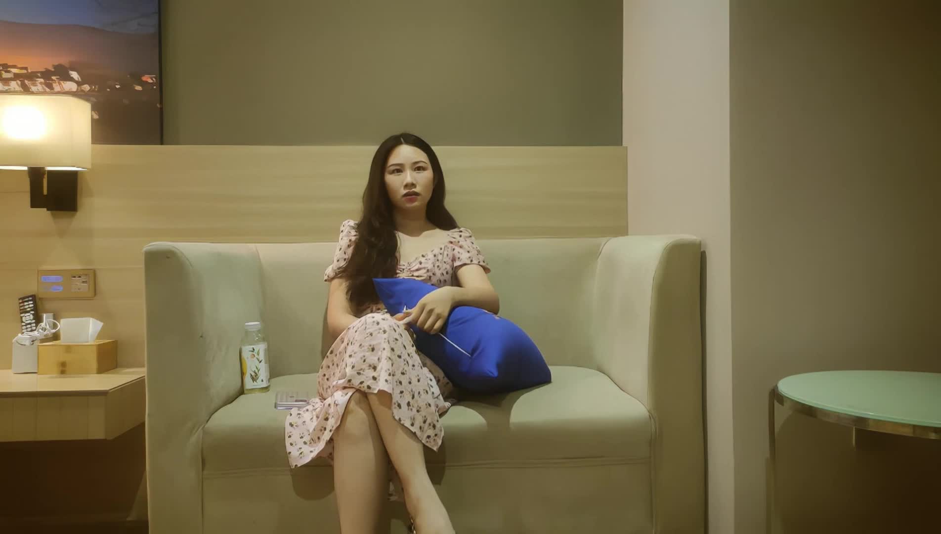 【探花精选】外围女神，温婉清秀高颜值，看似清冷实则淫荡娇娃反差学生福利