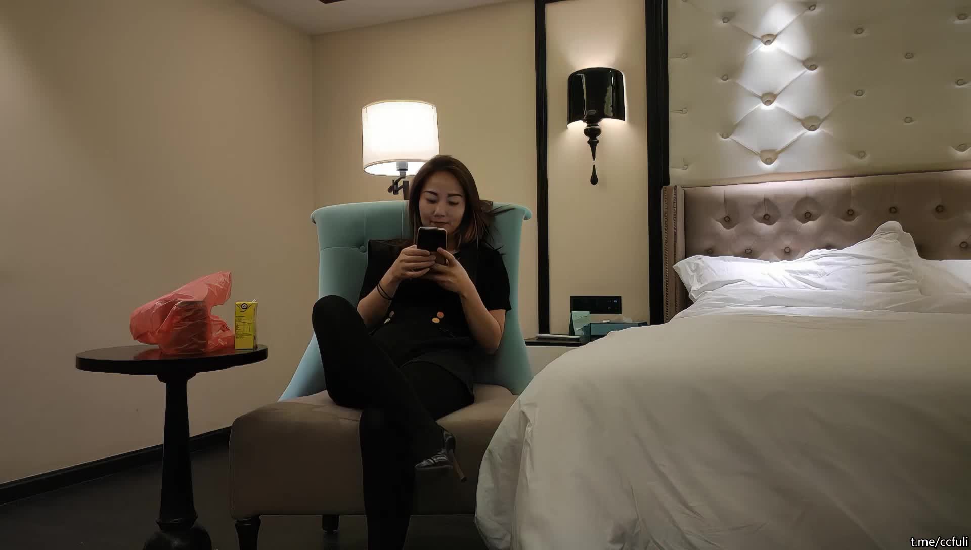 【#加钱哥加钱哥】，清晰度吊打全场，胖子夜夜笙歌玩女人，今晚风骚小少妇，漂亮淫荡，极品尤物，high爆全场吃瓜泄密