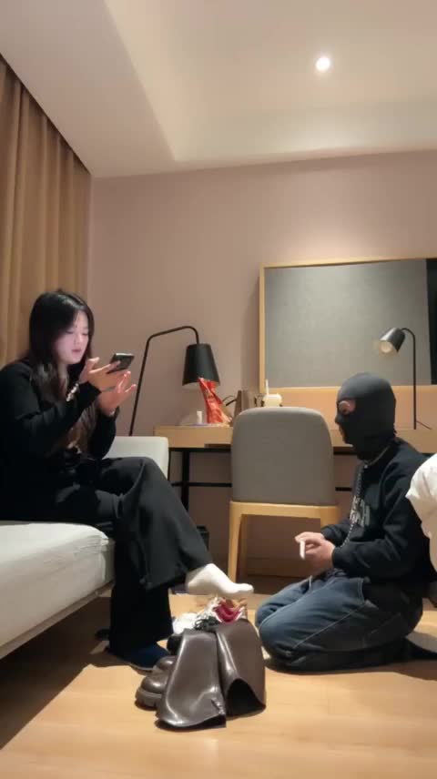 2048.hk@子熙TJ：舔鞋狗多双脏鞋驯化擦鞋器