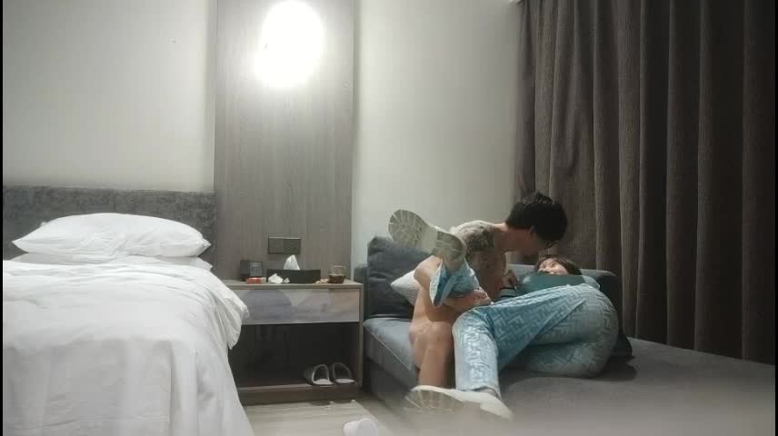 外围女神高颜值，清纯甜美，校园风小姐姐，大屌狂干，粉嫩鲍鱼免费开车机器人