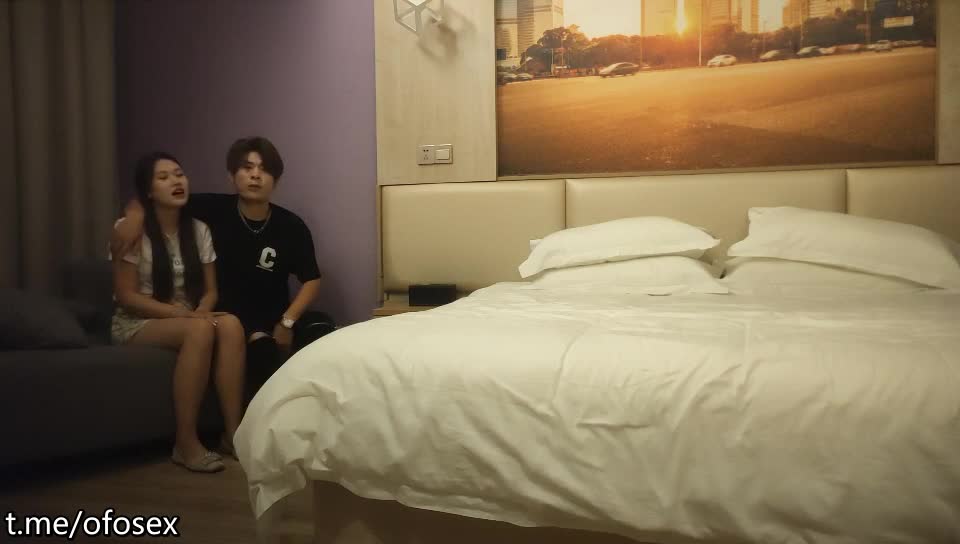 【#哥现在只是个传说】09-17清纯校园风，外围女神，刚拔完罐，身姿曼妙温柔可人，爆操骚逼高潮中爆菊花