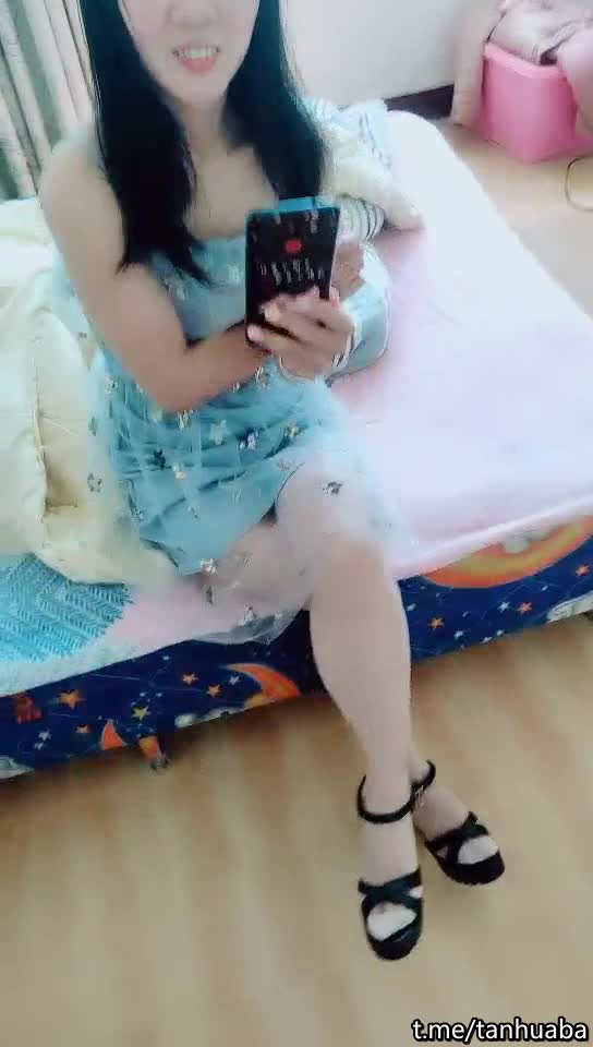 【#探花探花】04-06，30多的离异小少妇，家中跟小情人私会，苗条妩媚，被舔爽暴插全自动搬运机器人