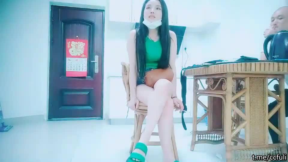 【#探小花】05-16新晋老哥探花，挑了好几个妹子，牛仔短裤大白腿，口活很棒怼着猛操探花精选