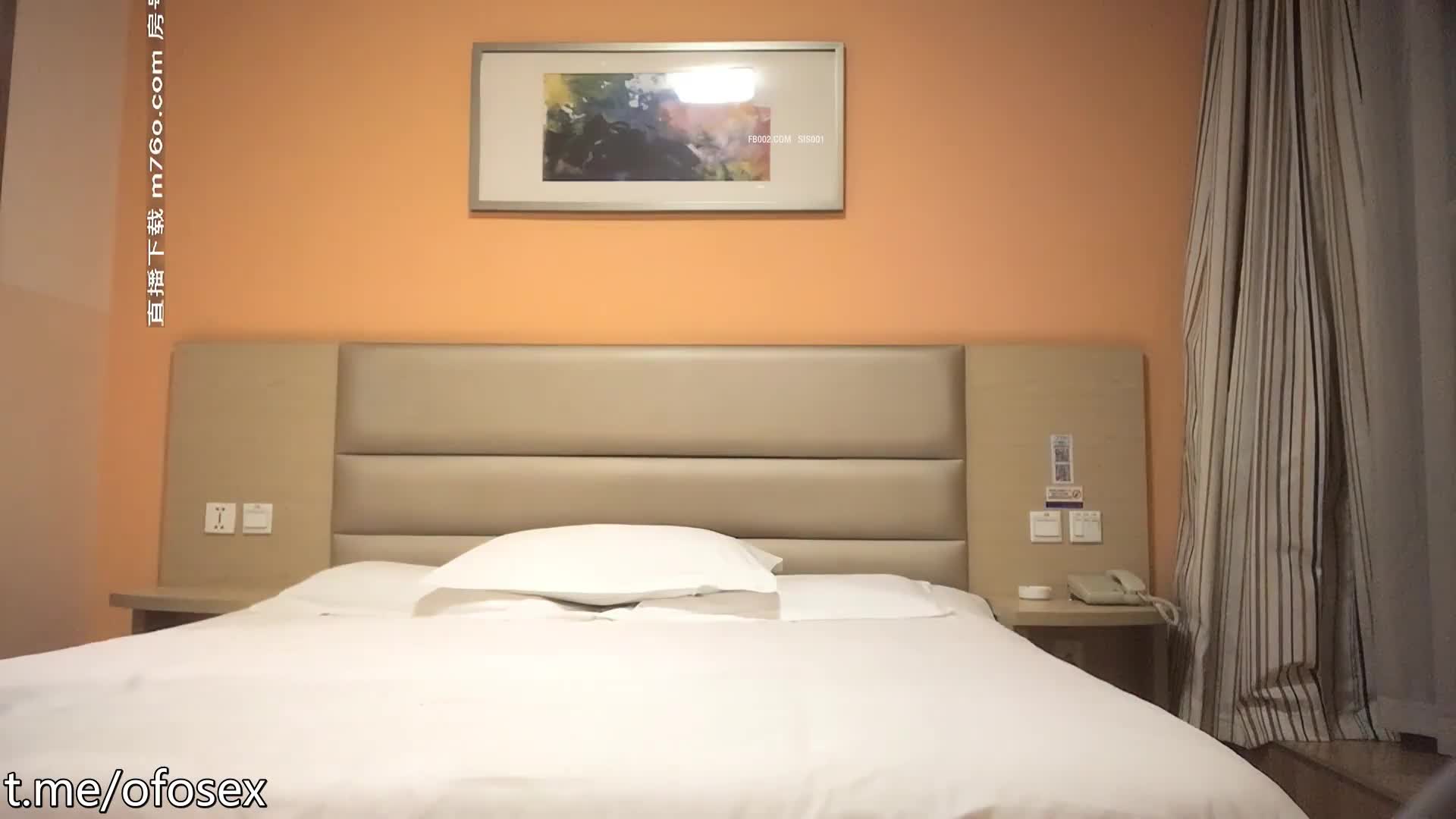 【#战狼行动】偷拍极品外围女神，丰乳翘臀魔鬼身材风骚尤物，猛男激战淫声浪语娇喘不断，