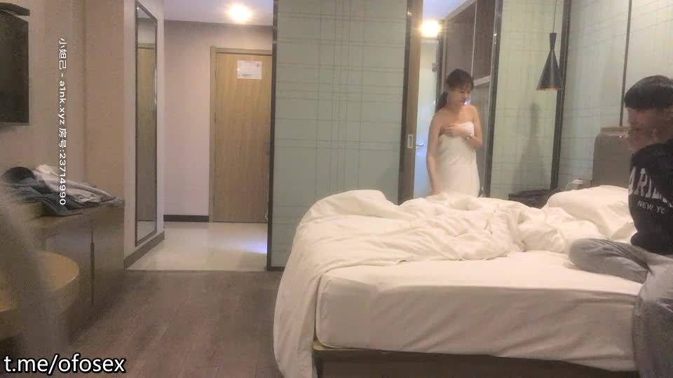 【#91约炮达人】苗条粉嫩，蜂腰翘臀，主动热情，角度专业，姿势繁多，体力过人