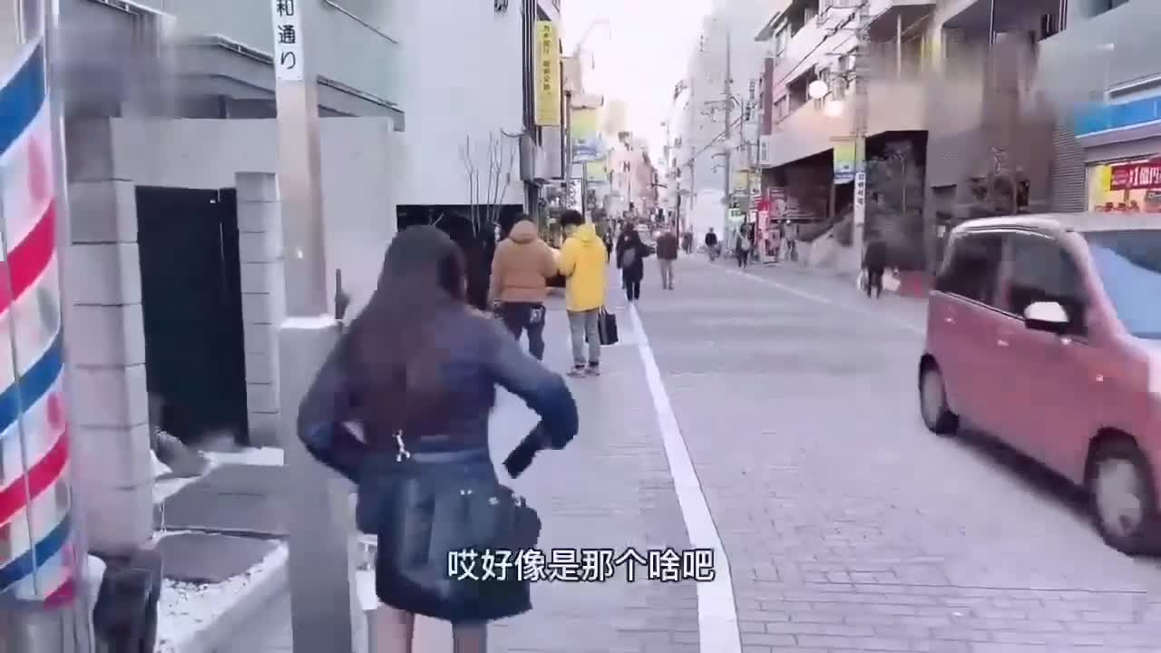 睡衣下，饱满的奶子若隐若现，肥臀紧贴着床单。 她媚眼如丝，娇喘连连，任我肆意索取。#直接开干 #睡衣诱惑