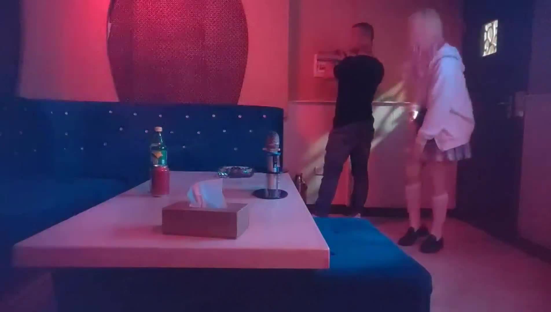 【#歌厅探花】KTV连换俩公主，包间淫乱啪啪小姐姐，在隔壁已经调情到位，大胸白嫩沙发狂干爆菊肛交