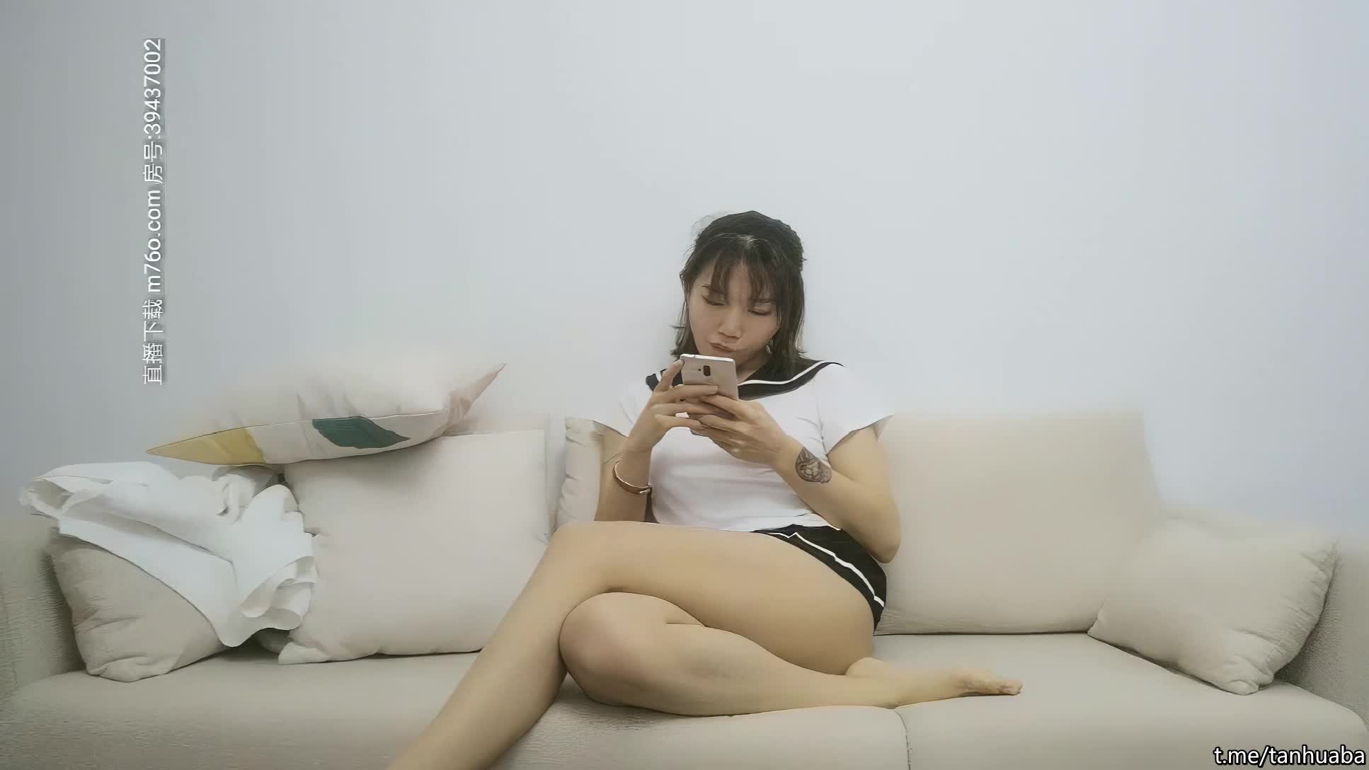 【#小陈头星选】约老相好炮友直播啪啪，短裙近距离特写口交上位骑乘NTR绿帽淫妻