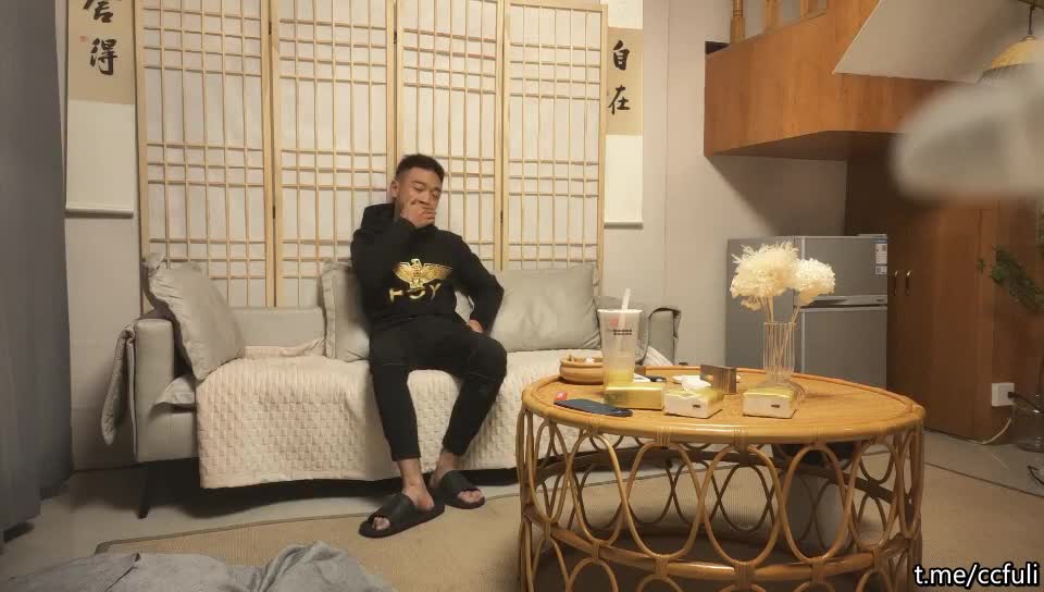 【#锤子探花】05-13花臂纹身骚货，要在沙发上操，手指扣穴调情，正入一顿输出爆菊肛交