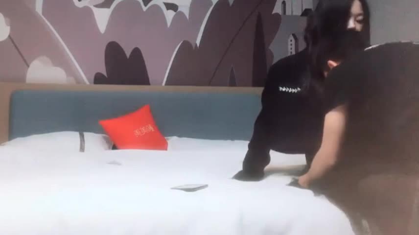 古月探花 翘臀美肤无套插入，鲍鱼美乳真是艳福不浅【主要信息】#探花 #偷拍 #少妇 #3P