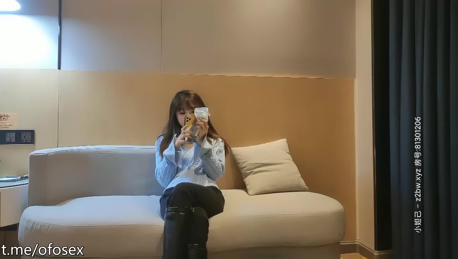 【#壹屌寻花】蓝衣网红脸妹子啪啪，口交摸逼抬腿侧入上位骑坐大力猛操