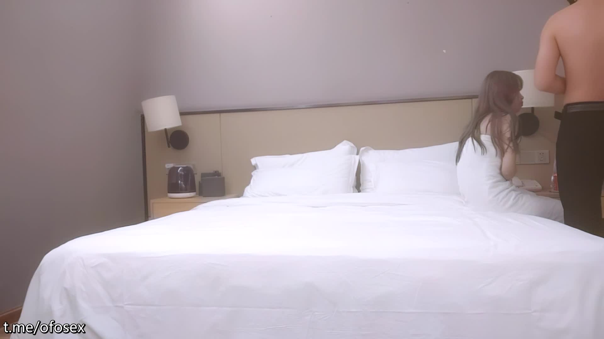 每晚激情不断，21岁四川小姐姐，过年缺钱下海了，黑丝粉穴免费开车机器人