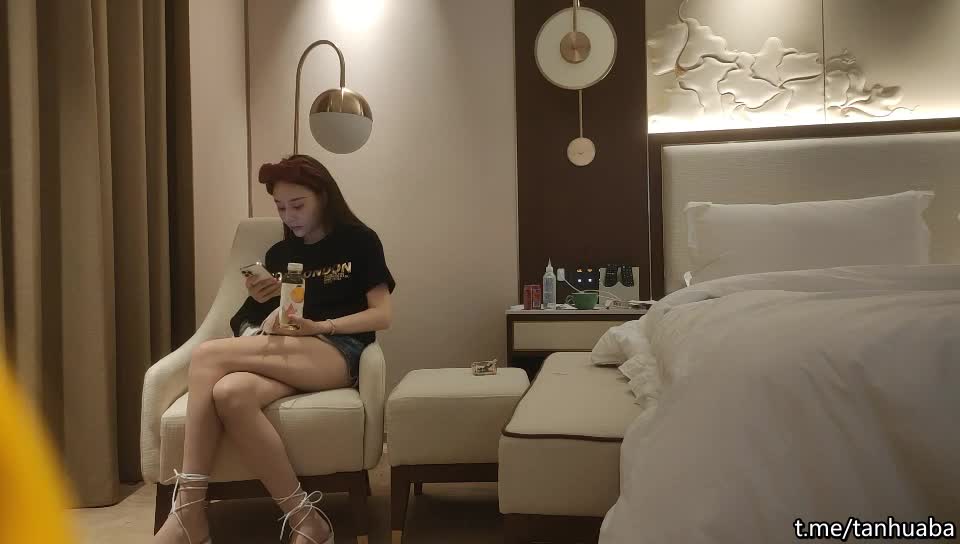 【#胖子工作室】04-06，00后大圈女神，175cm大长腿，肤如凝脂俏佳人，爆操淫穴，香艳精彩佳作#我有一台拖拉机探花精选