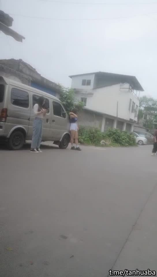 【#素质嫖客】04-12傍晚时间，一堆站街女，选了个妹子带小房间操逼，超近视角看小穴，JB插入激情爆操泰国人妖