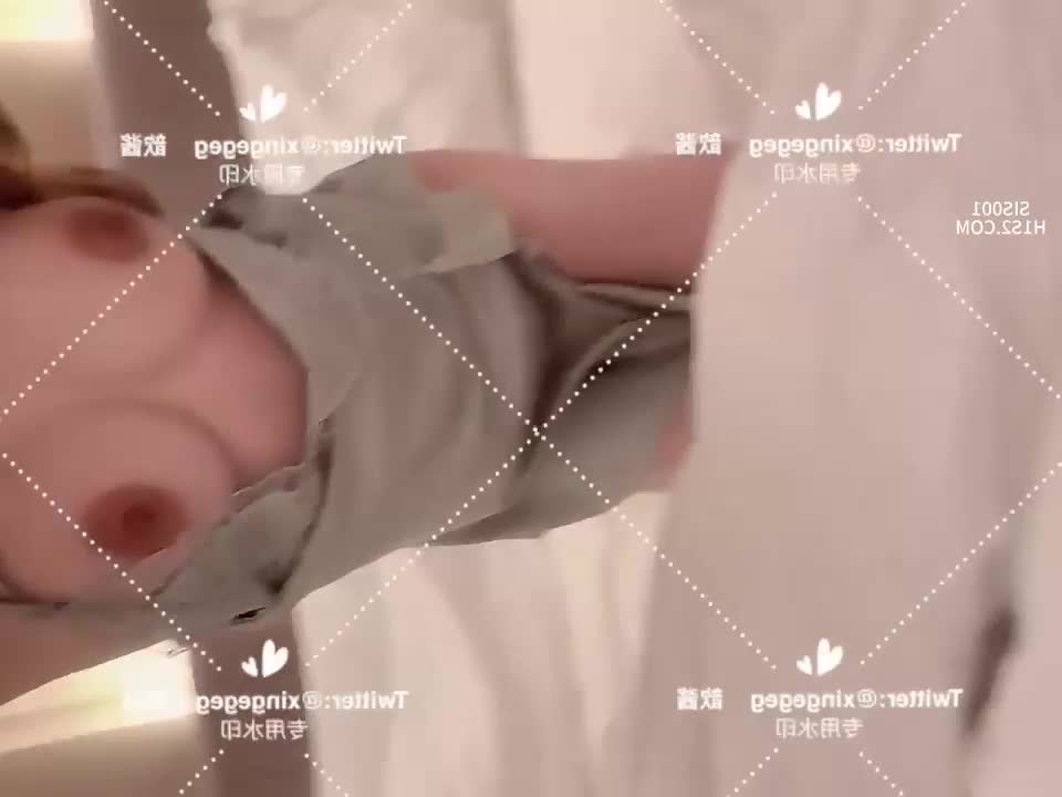 微博热搜炸裂！#歆哥哥# 高甜清纯女神沦为金主泄欲工具， 超高清视频疯传！ 白虎翘臀，美腿丰满， 奶子饱满，骚穴紧致， 画面淫乱至极， 看得人血脉喷张！