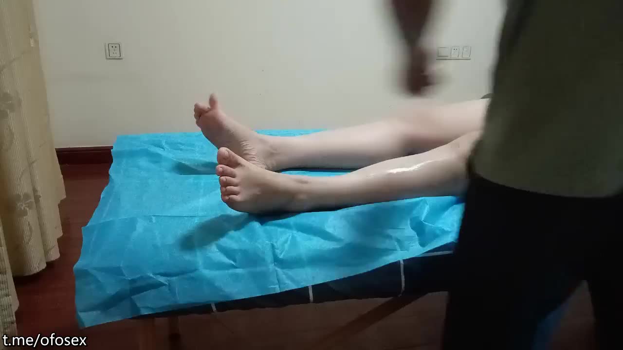 【#女子保健】09-23偷拍女客人针灸，掏出屌让抓着，按摩床上来一发，侧入抽插大屁股SM虐待