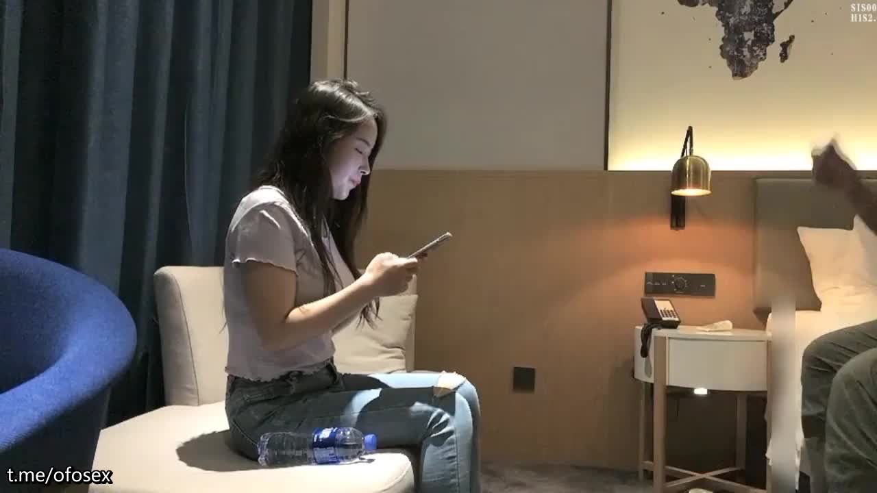 【#探花精选】极品气质御姐 贴身衬衣修身牛仔裤特别显身材啊 高挑大长腿温柔容颜看了就想狠狠侵犯操她，啪啪冲击猛插NTR绿帽淫妻