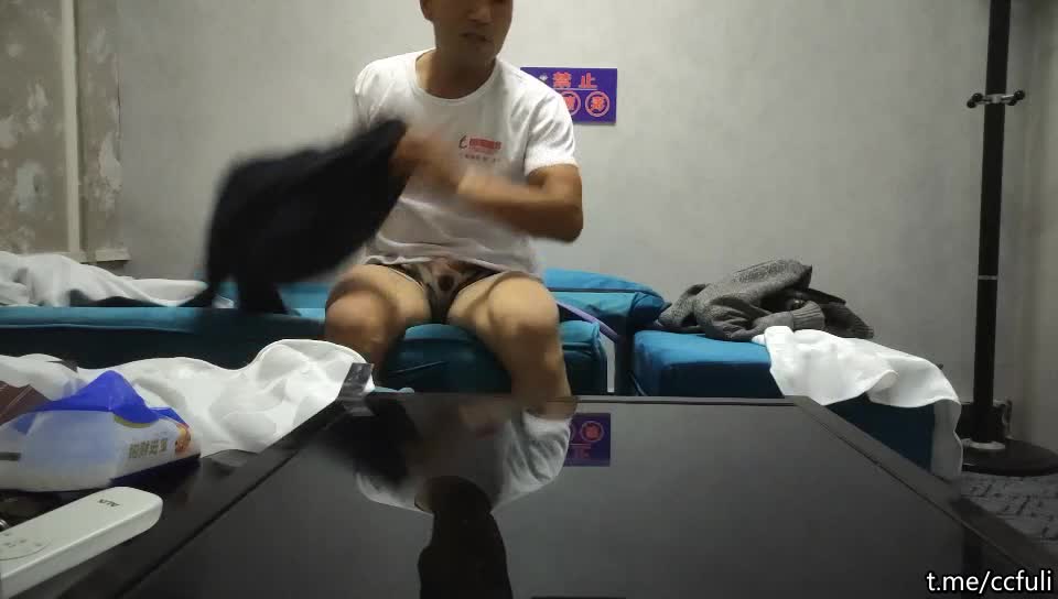 【#城中村按摩】05-13深夜独守店面，少妇还是个一线天，大叔享受温柔性爱服务爽爆了反差学生福利