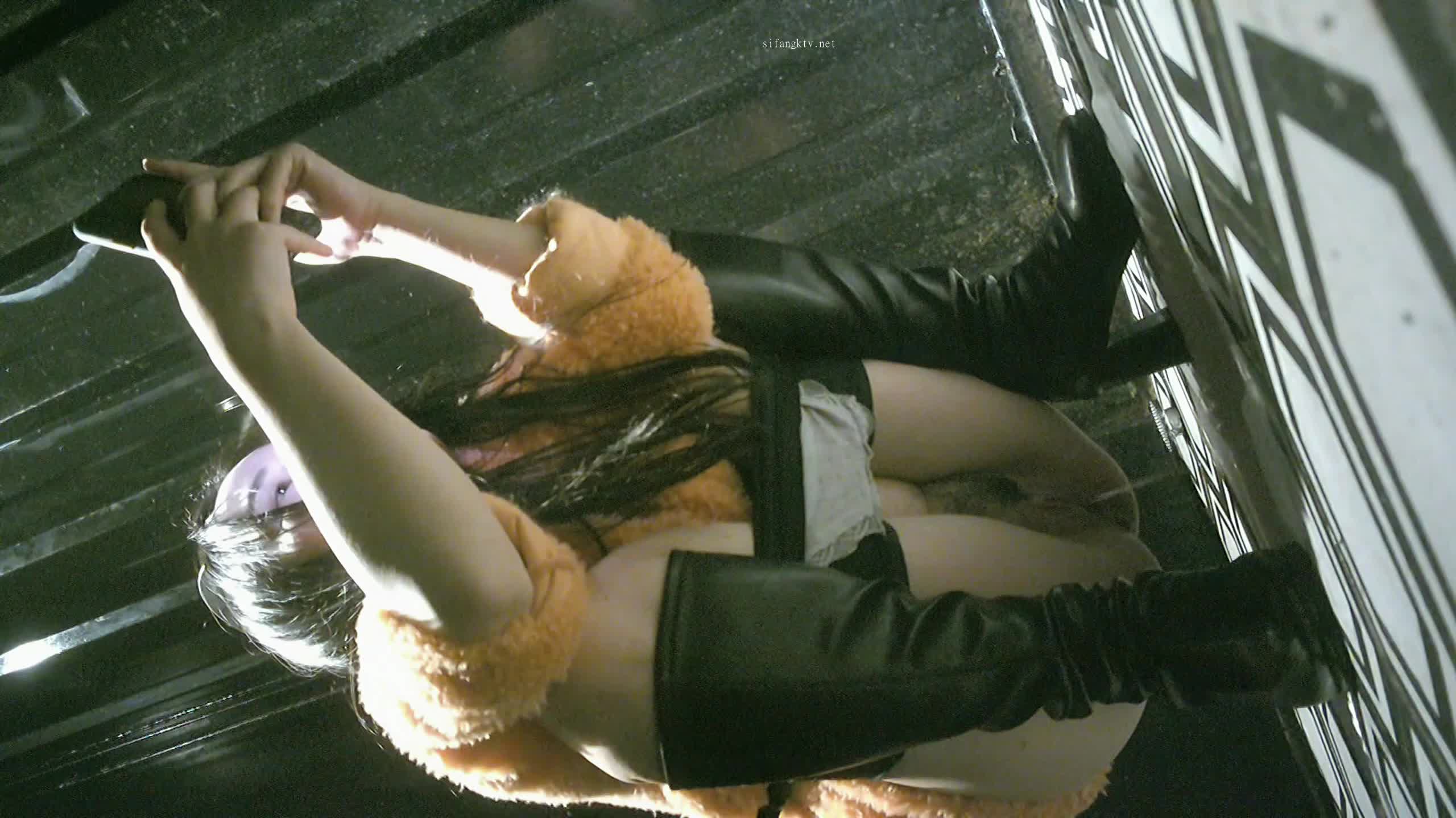 2048.vip-酒吧女厕全景偷拍皮靴美女刚修剪过B毛的嫩鲍鱼 好想尝一尝什么味道