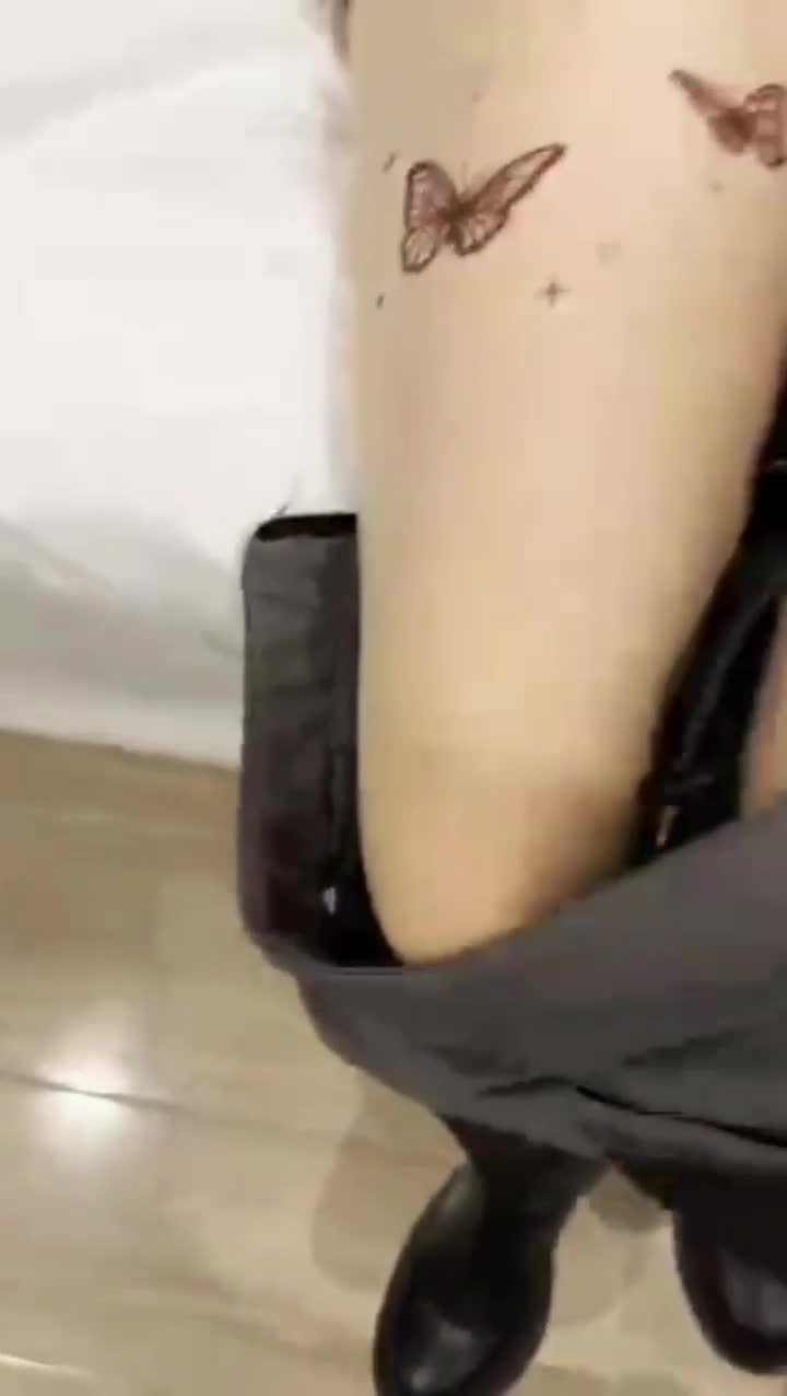 #长沙处女 #约拍推倒 摄影师镜头下，清纯学妹的衣衫尽褪，饱满的奶子，肥厚的肥臀，淫水浸透底裤，娇喘连连，被玩弄得浪叫不止，下贱模样令人作呕。