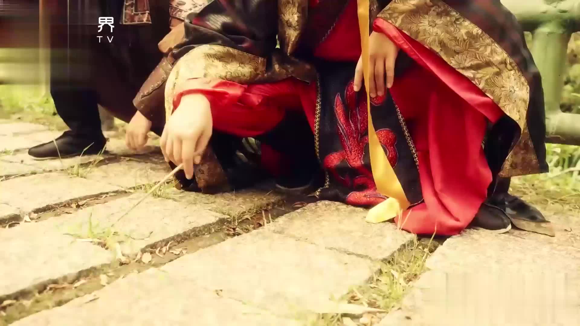 CPMXutkdD2mrwPqeAdX0，国产性视界 #国产 #性 #视界 母狗们赤裸着，肥厚的臀部和饱满的骚奶子在灯光下闪耀，淫水肆意流淌，腥臊味弥漫。