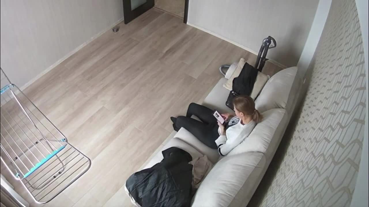 2048.vip-寂寞女人系列』美女偷偷来到自己的小房间 一边跟男人接视频 一边出手让自己快乐 就这还要什么男人 ①