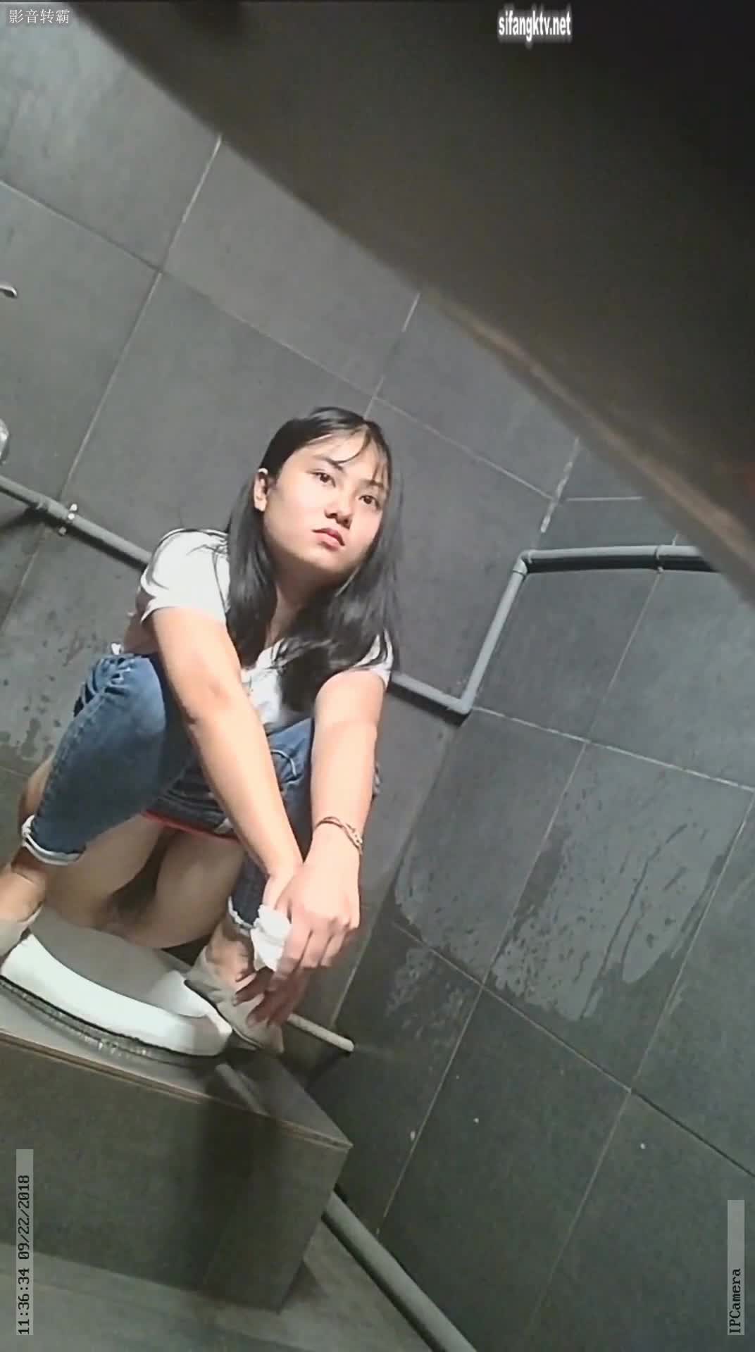 2048.vip-夜市摊简陋女厕全景偷拍3位极品御姐 人美鲍鱼肥