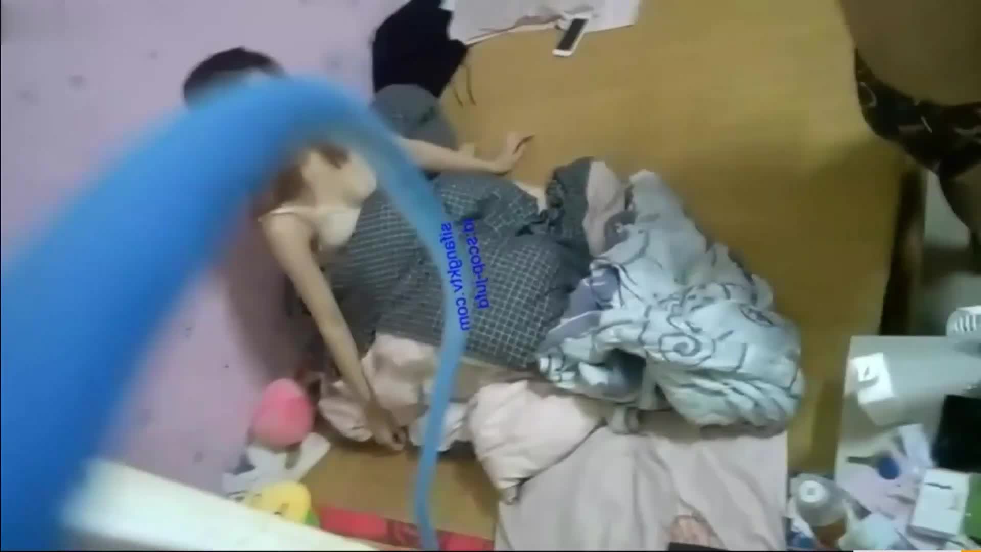 大神冒死爬墙用手机真实记录年轻小夫妻日常打炮，心里素质极强，真实感拉满，看的激情澎湃。有哪位大佬喜欢这种资源的其实看起来还不错