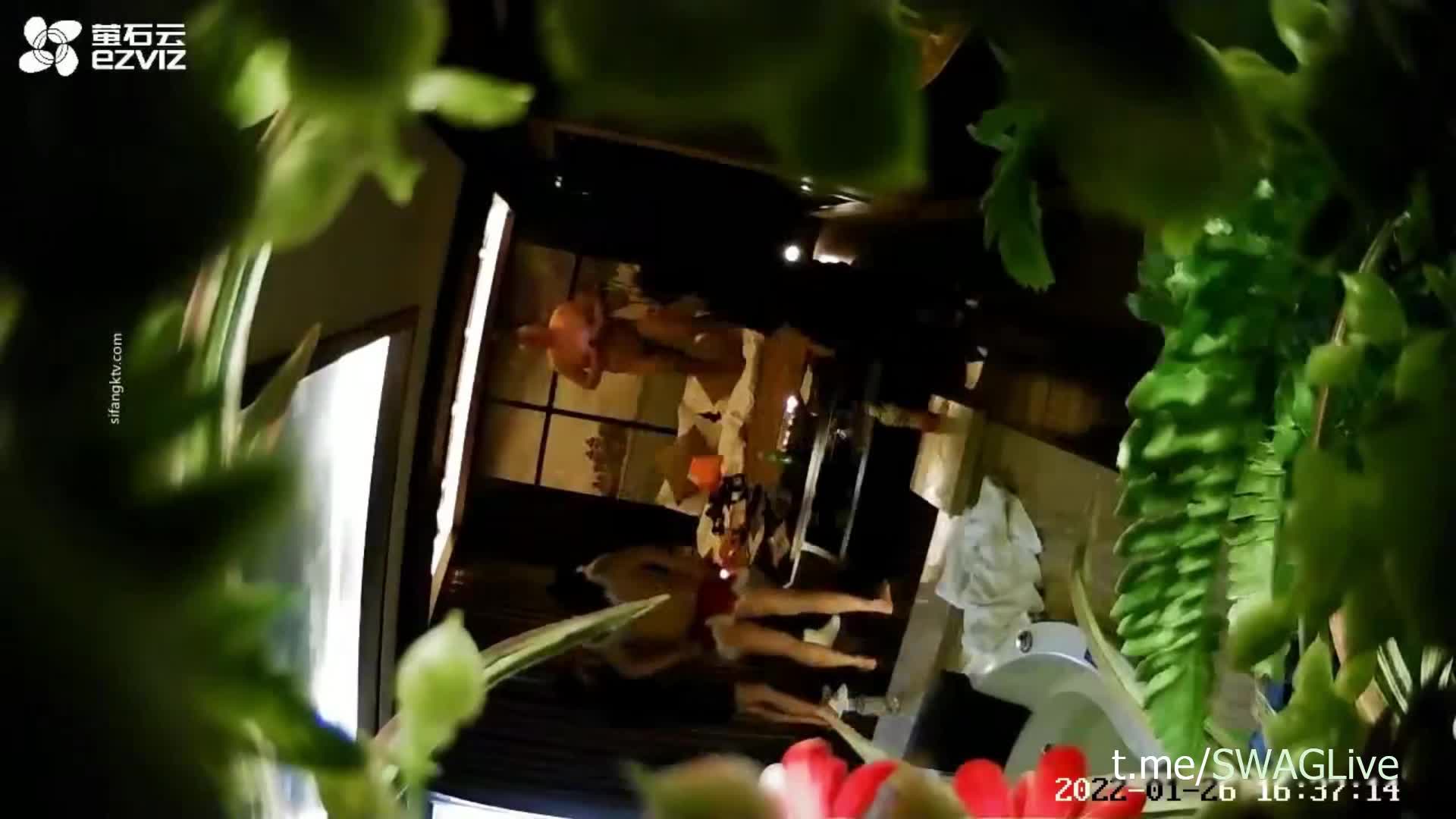 #偷窥萤石云酒店第三视角#多人2男3女淫乱大玩Copypaly手铐，锁链道具齐全嗨翻全场